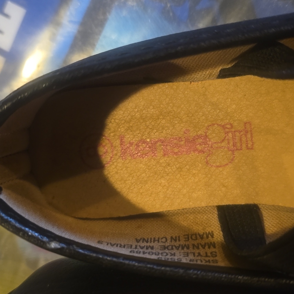 Shoes - Picture 4 of 4